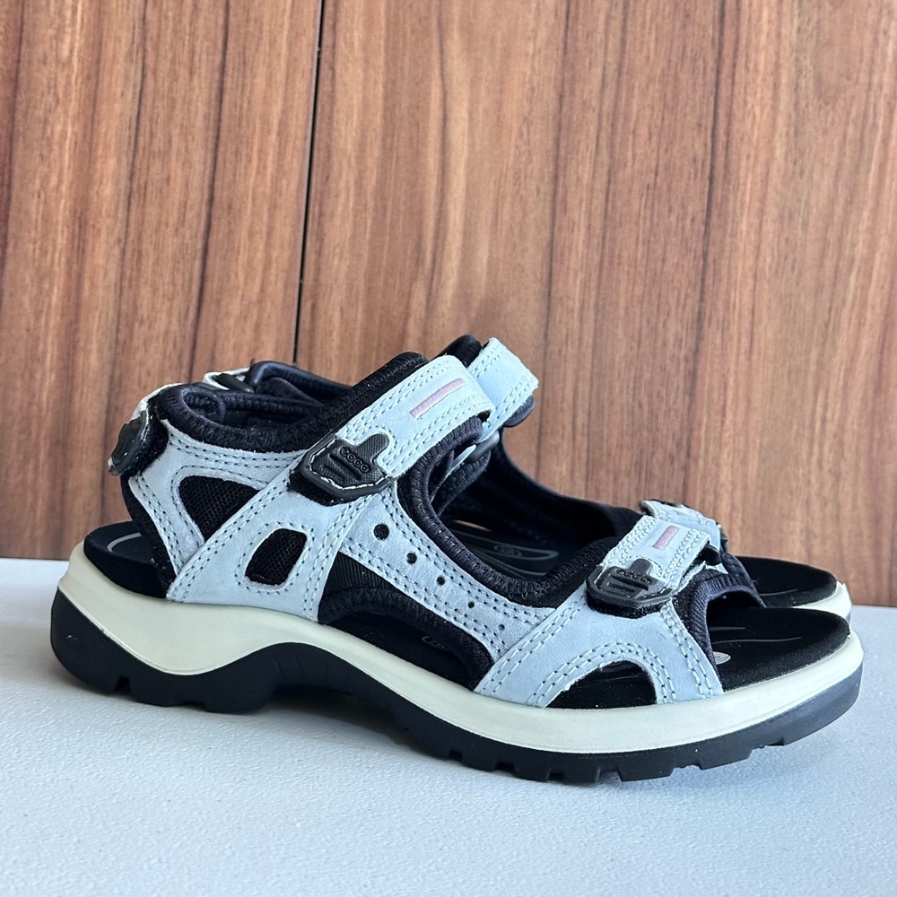 ECCO
Women's Nubuck Outdoor Sandal Size 4-4.5